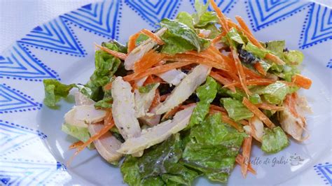 Diverse varianti di insalata con petto di pollo