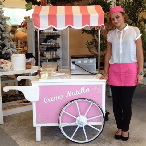 Diversi tipi di carretti per crepes