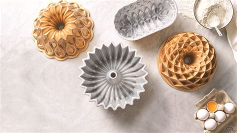 Diversi tipi di stampi per dolci