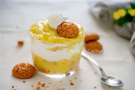 Dolci al cucchiaio con panna fresca