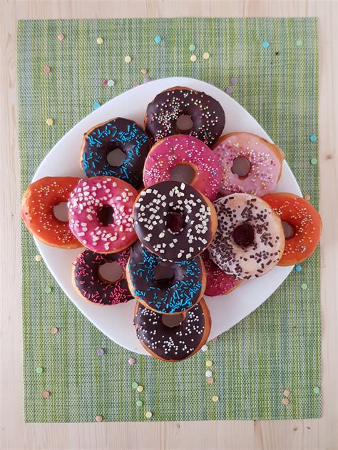 Donuts colorati e glassati