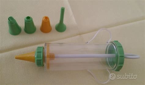 Esempi di decorazioni realizzate con la siringa per dolci