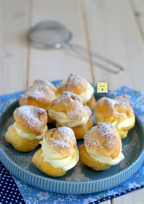 Farcitura dei bignè con crema chantilly