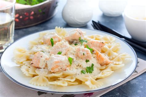 Farfalle al Salmone e Grani di Pepe