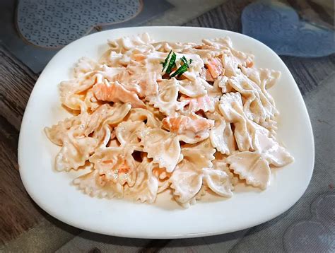 Farfalle panna e salmone