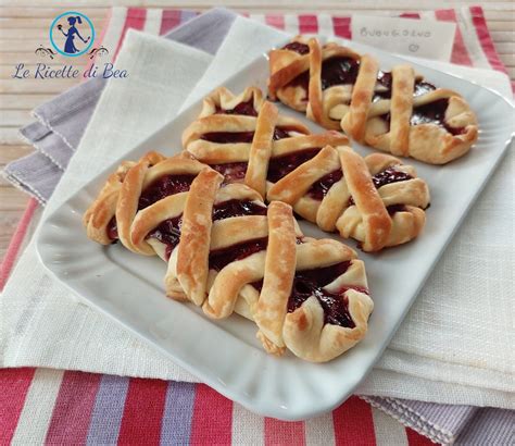 Fazzoletti di pasta sfoglia con marmellata