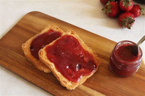 Fetta biscottata con marmellata