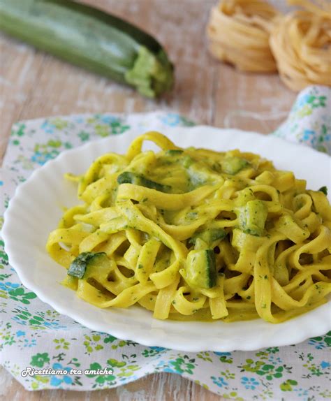 Fettuccine con zucchine e zafferano