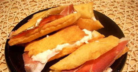 Ficattole con prosciutto e stracchino