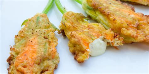 Fiori di Zucca Ripieni di Ricotta Fritti