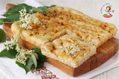 Focaccia con Fiori di Sambuco
