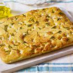 Focaccia con lievito istantaneo pronta per essere gustata