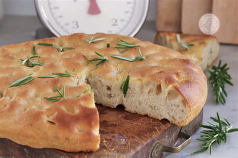 Focaccia con rosmarino e sale