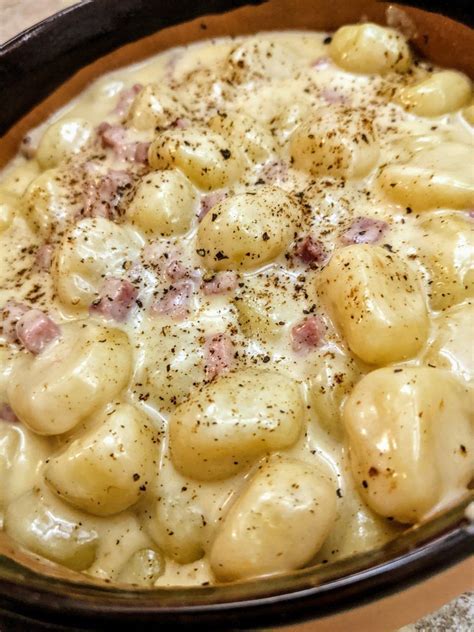 Fonduta svizzera con patate e prosciutto