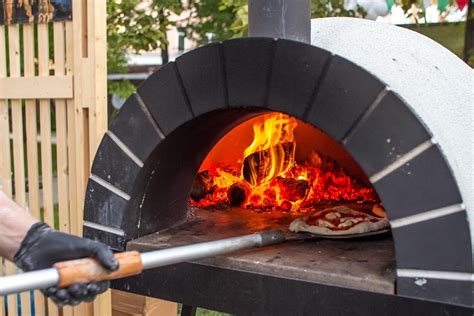 Forno per pizza da esterno in muratura