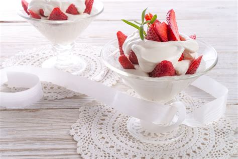 Fragole sciroppate con panna