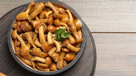 Funghi chiodini in padella