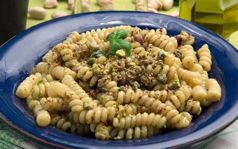 Fusilli al Pesto di Pistacchi e Pomodorini