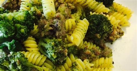Fusilli con Broccoli e Salsiccia
