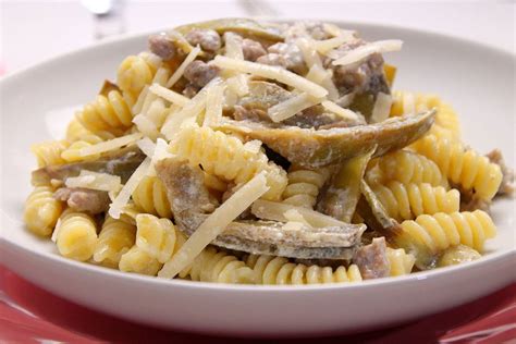 Fusilli con Carciofi e Salsiccia