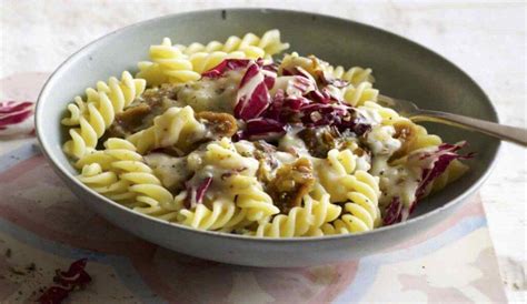 Fusilli con Gorgonzola, Radicchio e Prosciutto Crudo