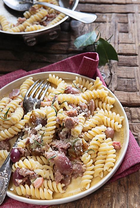 Fusilli salsiccia e uva