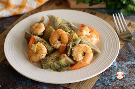 Gamberi e carciofi in padella