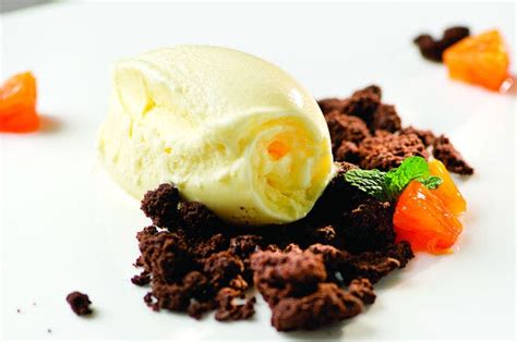 Gelato allo zenzero con crumble di cacao e arancia