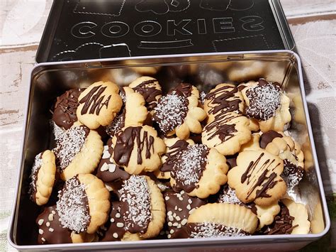 Glassare i biscotti con il cioccolato