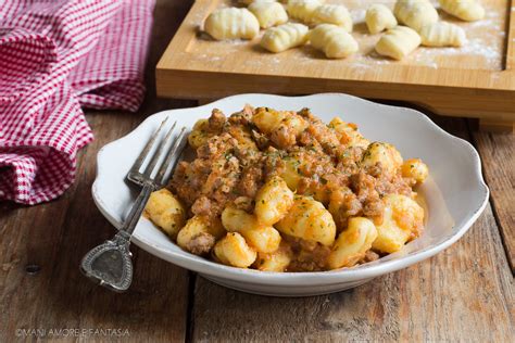 Gnocchi con Ragù di Salsiccia