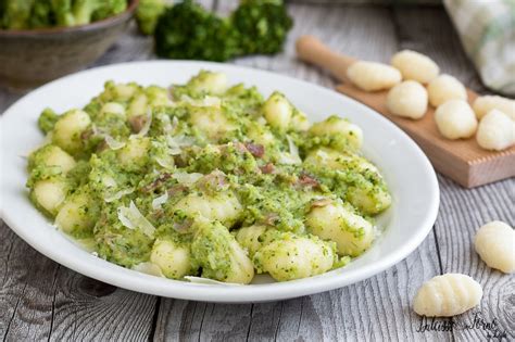Gnocchi di Zucca con Broccoli e Salsiccia