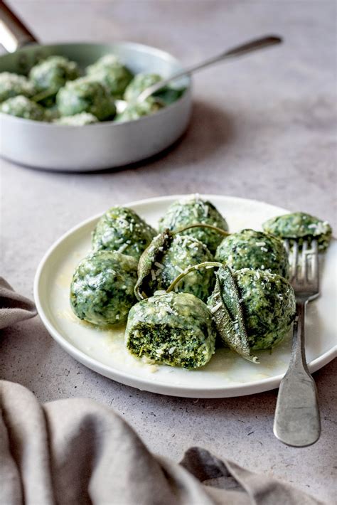 Gnudi di ricotta e spinaci