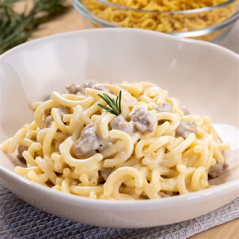 Gramigna con salsiccia e panna