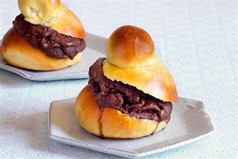 Granita al cioccolato con brioche