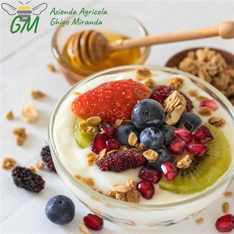 Granola con yogurt e frutta