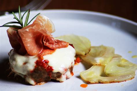 Hamburger con Prosciutto Crudo