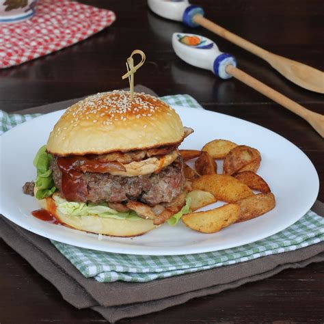 Hamburger con pane fatto in casa