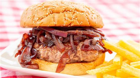 Hamburger di funghi con cipolle caramellate