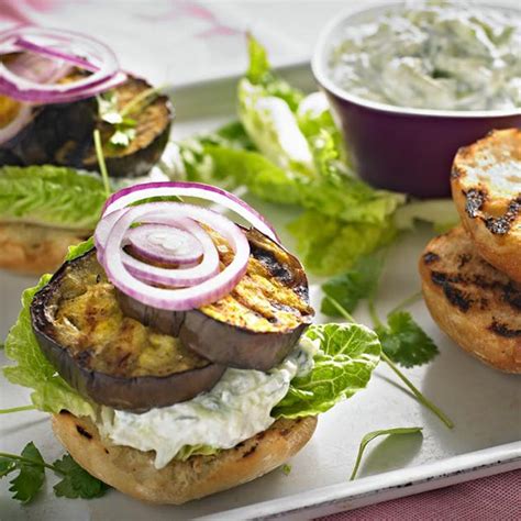Hamburger di melanzane con salsa tzatziki