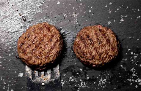 Hamburger sulla piastra