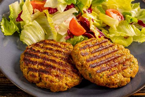 Hamburger vegetale con verdure fresche