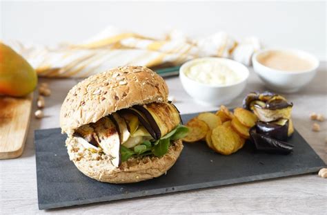 Hamburger vegetariano pronto da gustare