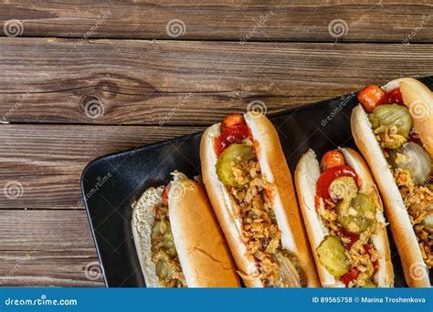 Hot Dog Americano con Ketchup e Senape