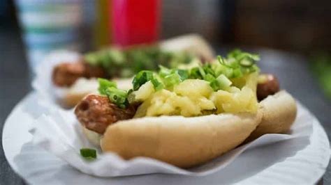 Hot dog con ananas e salsa teriyaki