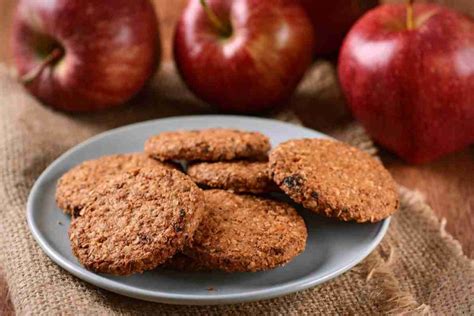 Impasto biscotti avena, mela e cannella