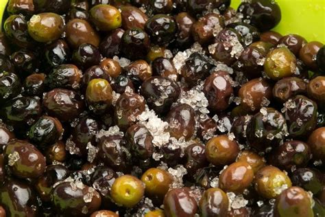Ingredienti Olive Nere Sotto Sale