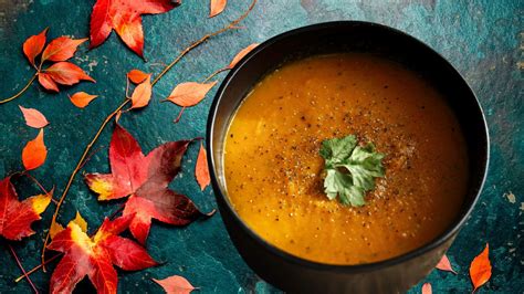 Ingredienti freschi per la zuppa autunnale