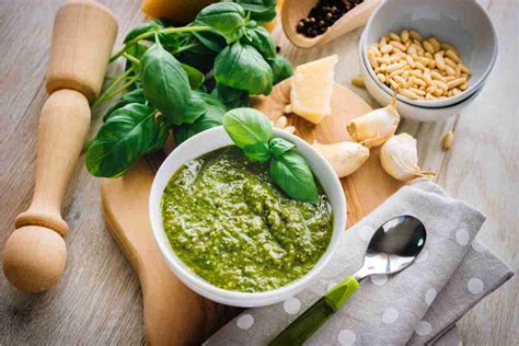 Ingredienti per il pesto alla genovese