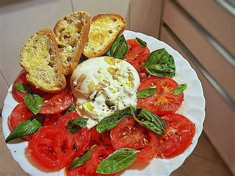 Insalata Caprese con Burrata