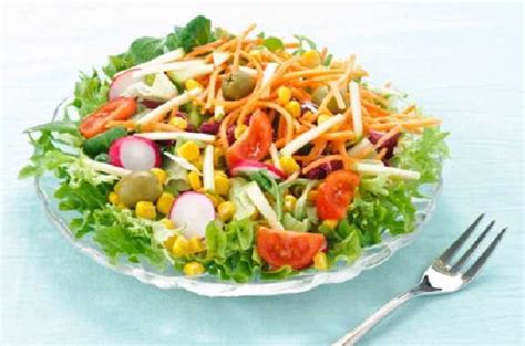 Insalata colorata con verdure fresche